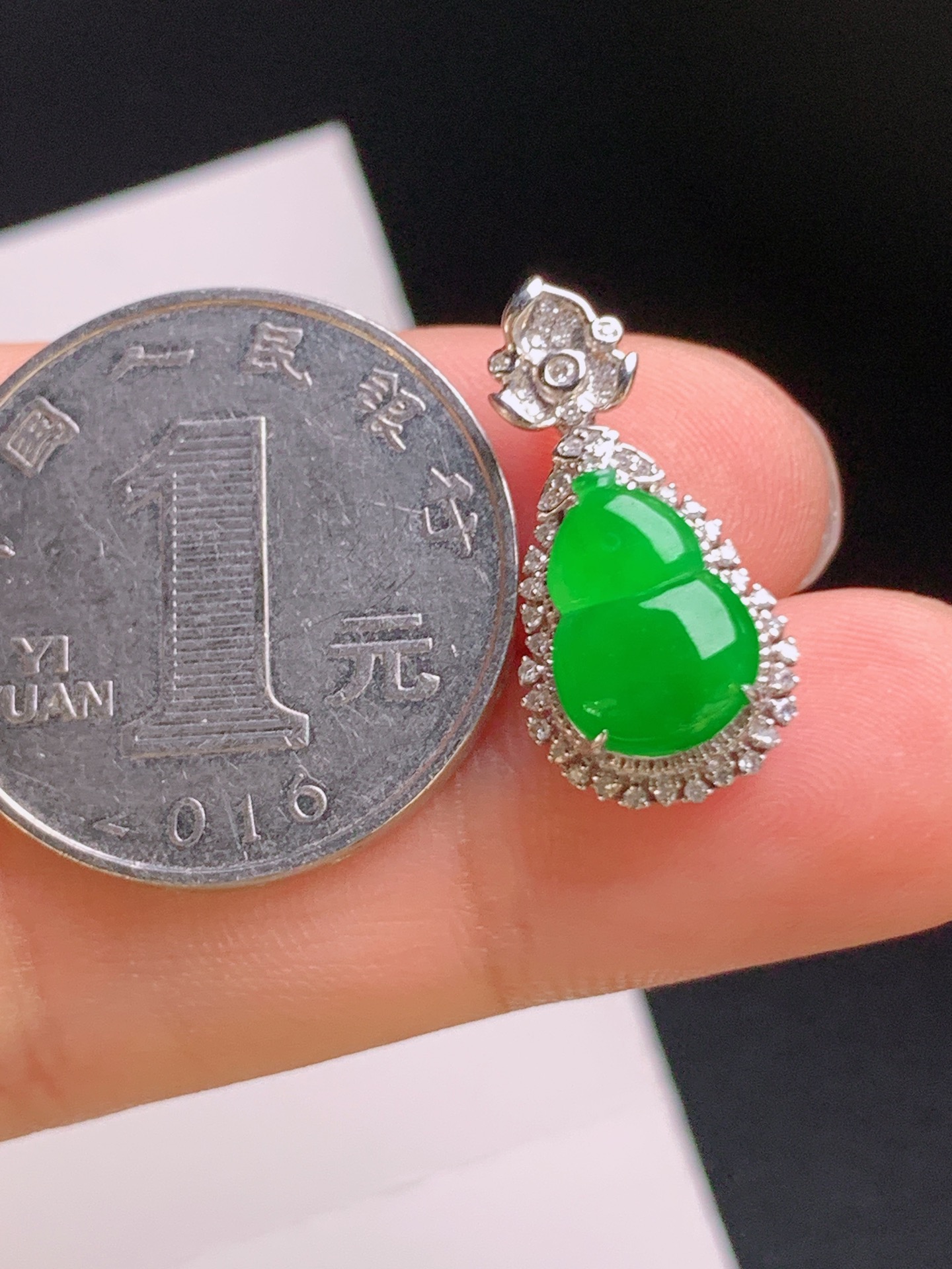 ️ 冰种阳绿葫芦吊坠，翠色浓郁，水润莹亮 901005