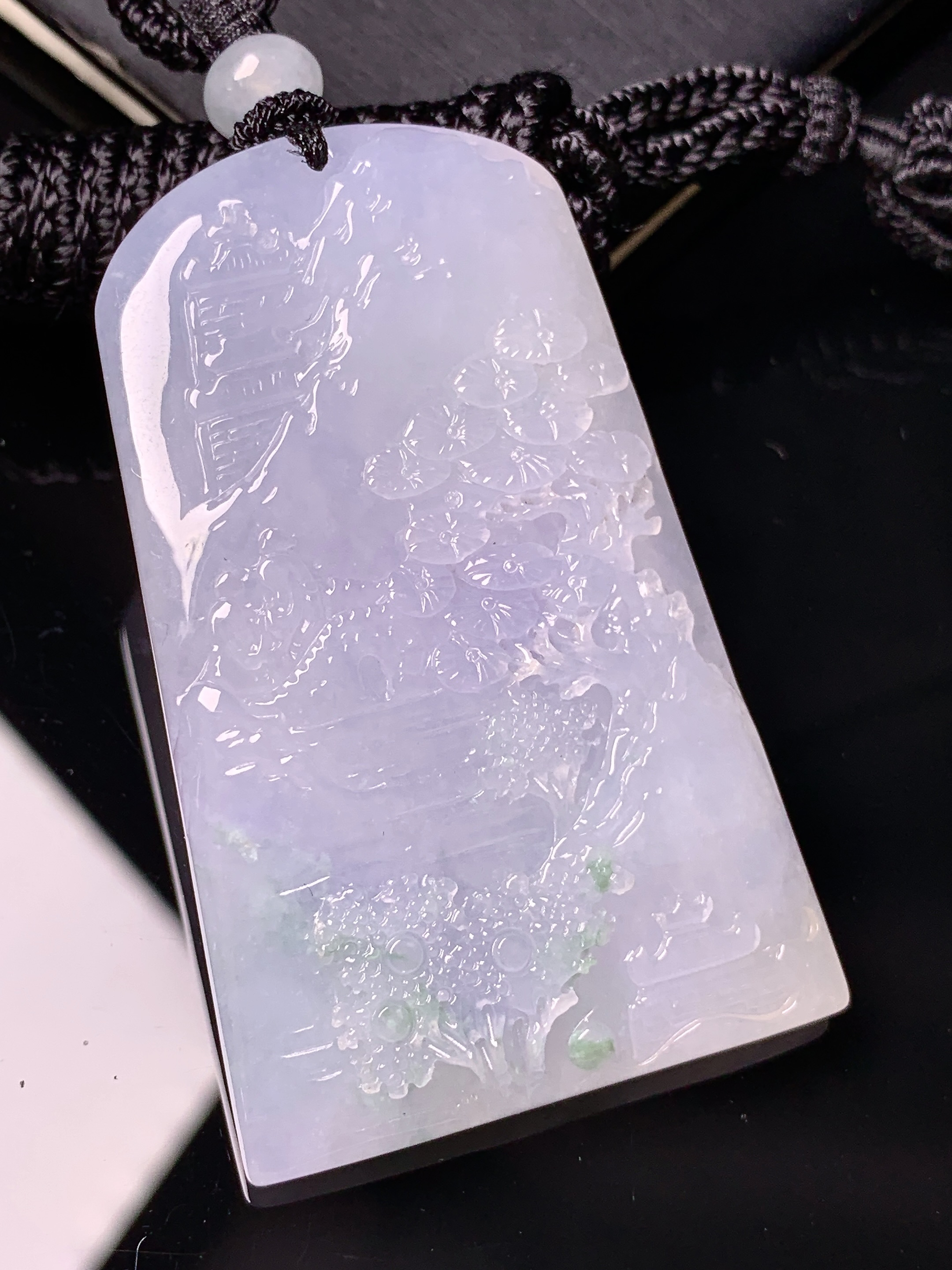 淡紫罗兰山水牌子吊坠 玉质细腻 色泽艳丽清新 水润亮眼 整体尺寸54.6*34*6.2 L1