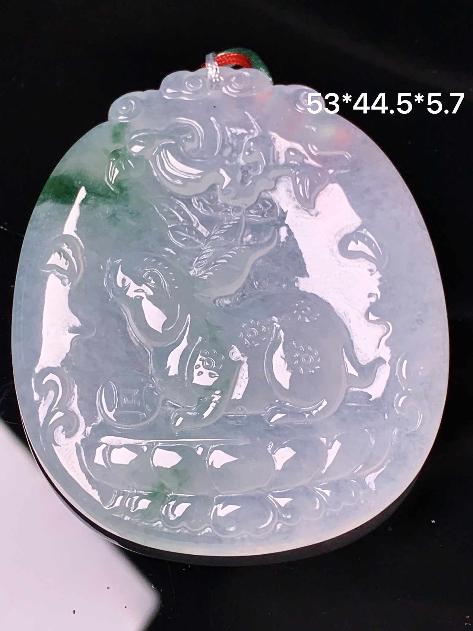 飘绿生肖鼠吊坠 玉质细腻 色泽艳丽清新 水润亮眼 整体尺寸53*44.5*5.7 b2