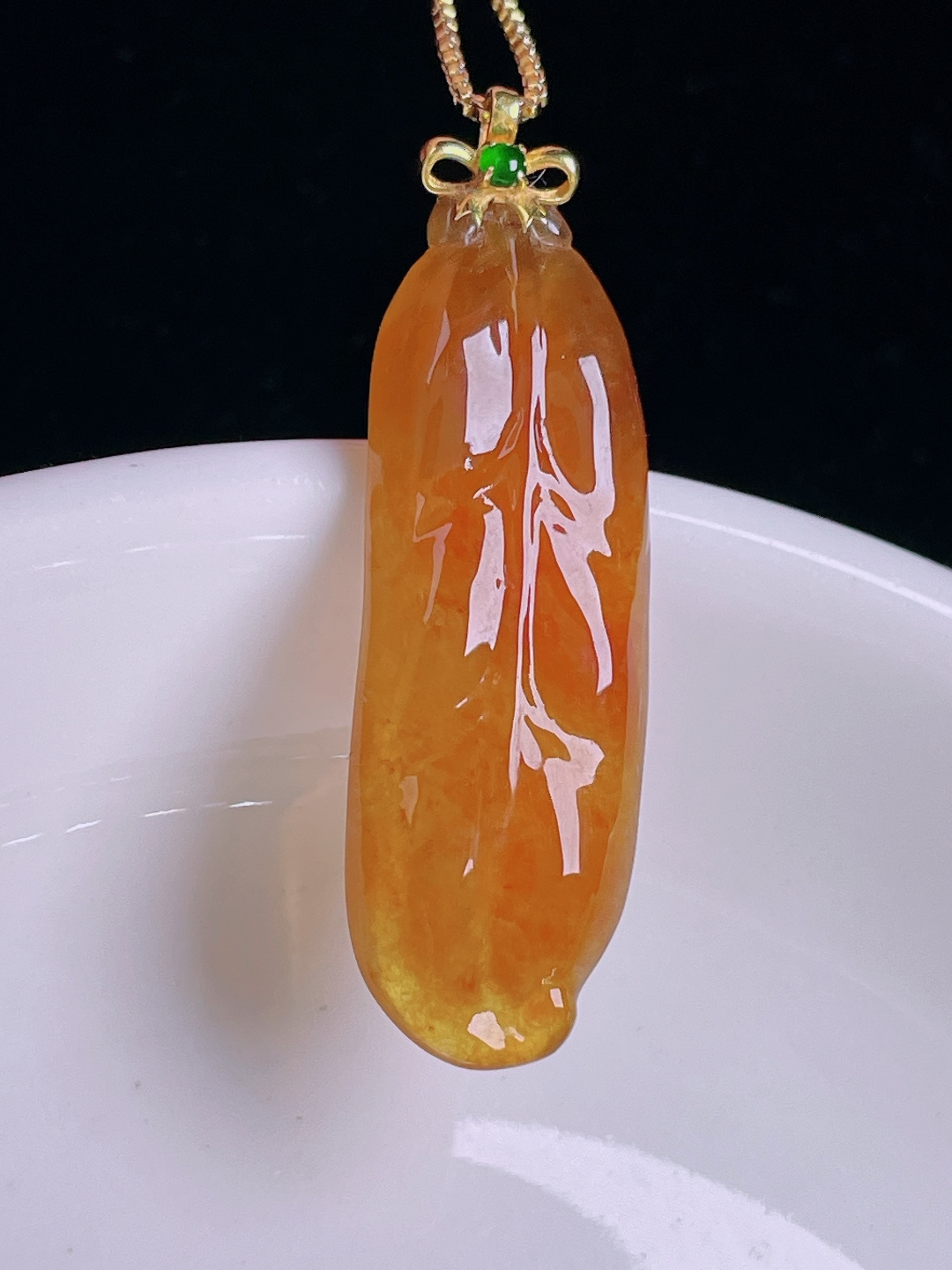 红翡树叶/叶子，18k镶嵌，老种起光，细底通透，尺寸：37.3裸石33.8/11.7/4mm1006