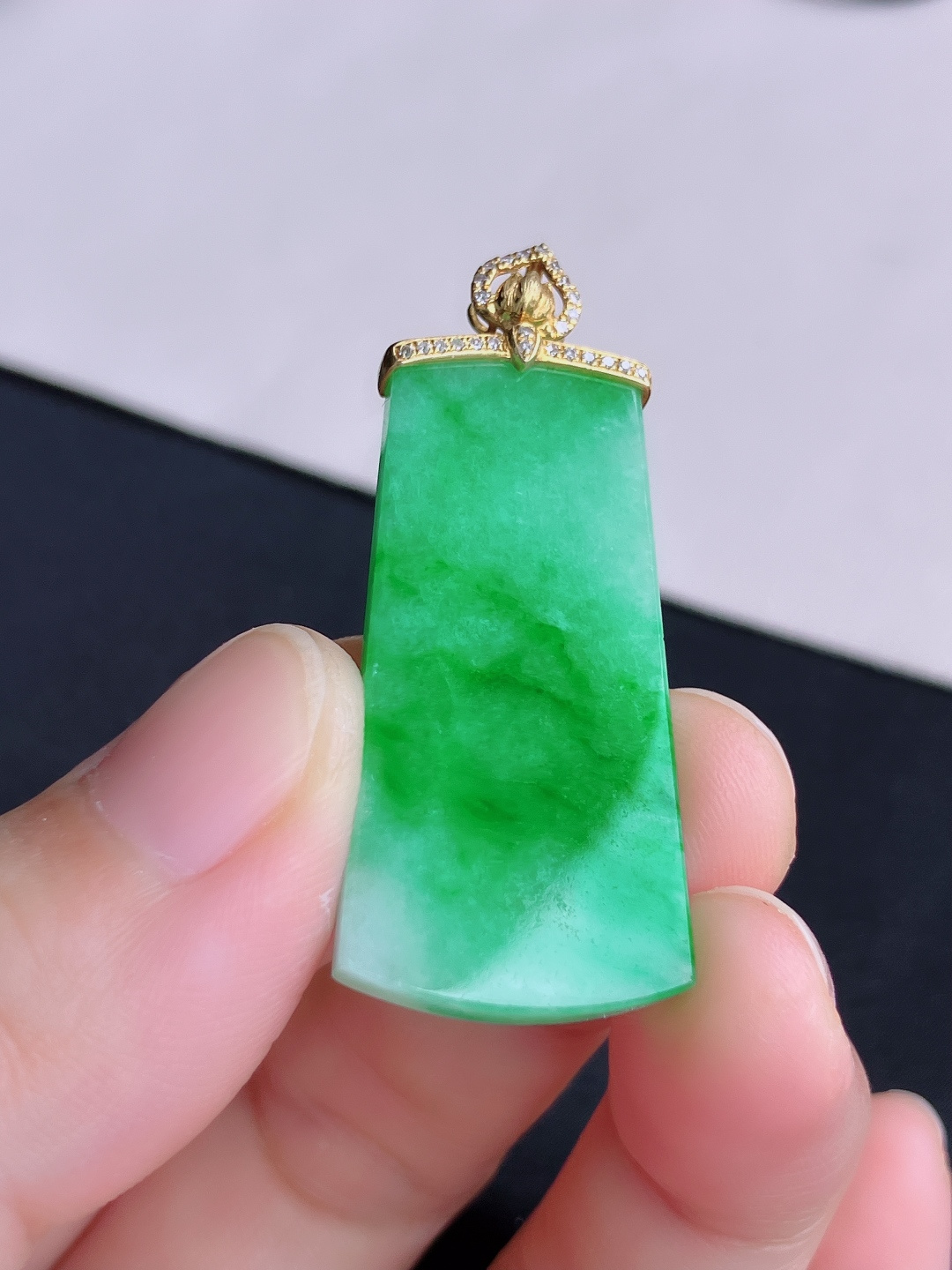 ️，翠绿平安牌，简约时尚，尺寸45/38.6/18.3/3.5/自然光实拍