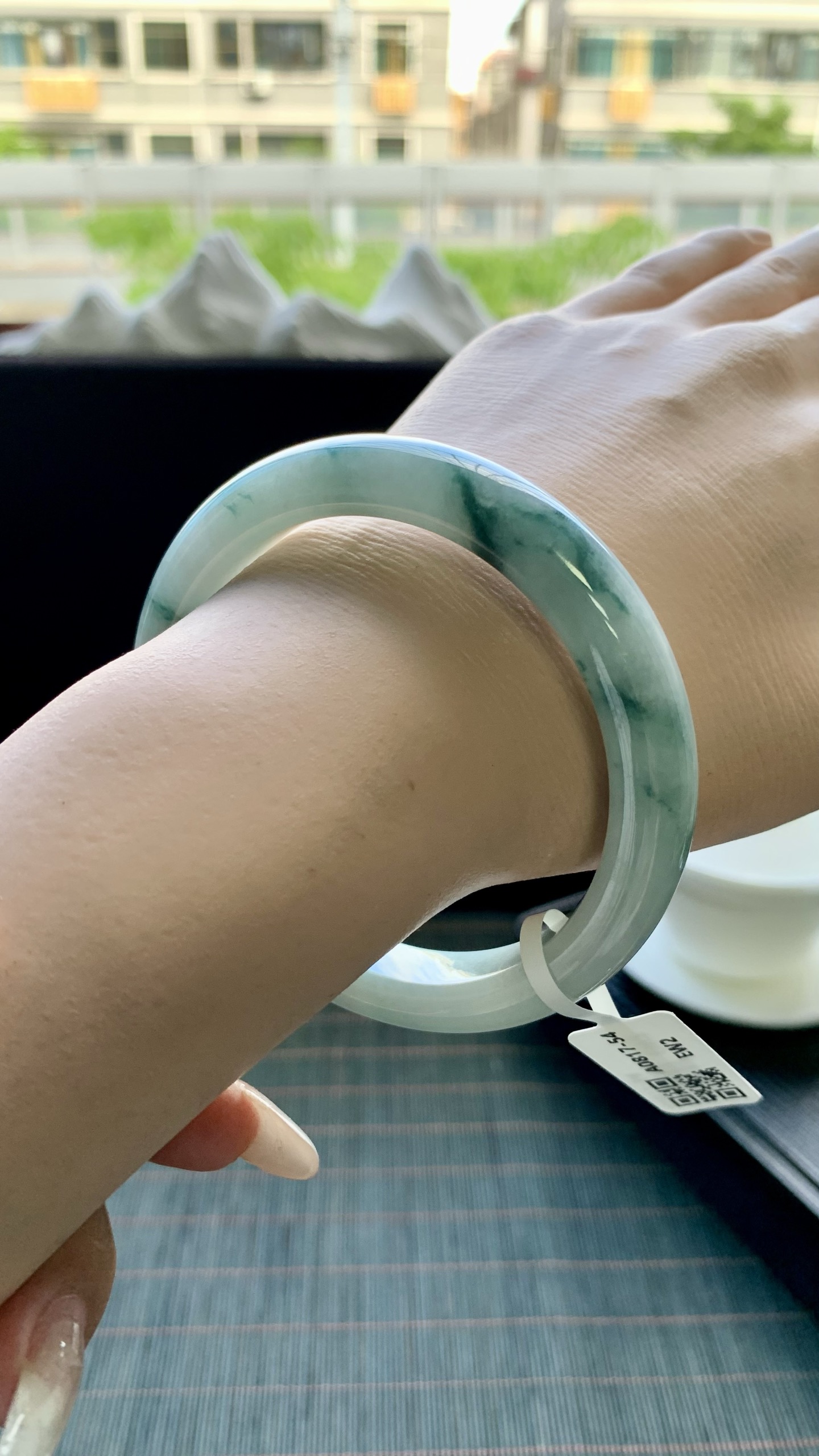 晴底飘花正圈手镯成品 A0817-54 尺寸：59-11-9