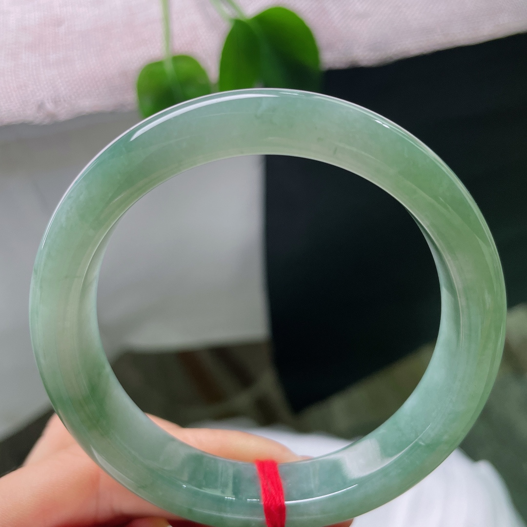 58.2/12.5/8.7，飘花正圈，无裂，风格百搭耐看，日常通勤、聚会佩戴都适配，越看越有味道。ss57580a