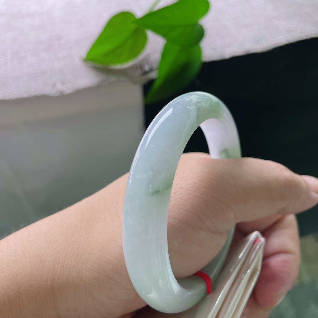54.7/11.7/8.8，飘花正圈，皮纹，莹润细腻，飘花随性漫开，把飘花独有的朦胧美感尽数展现。ss58386a