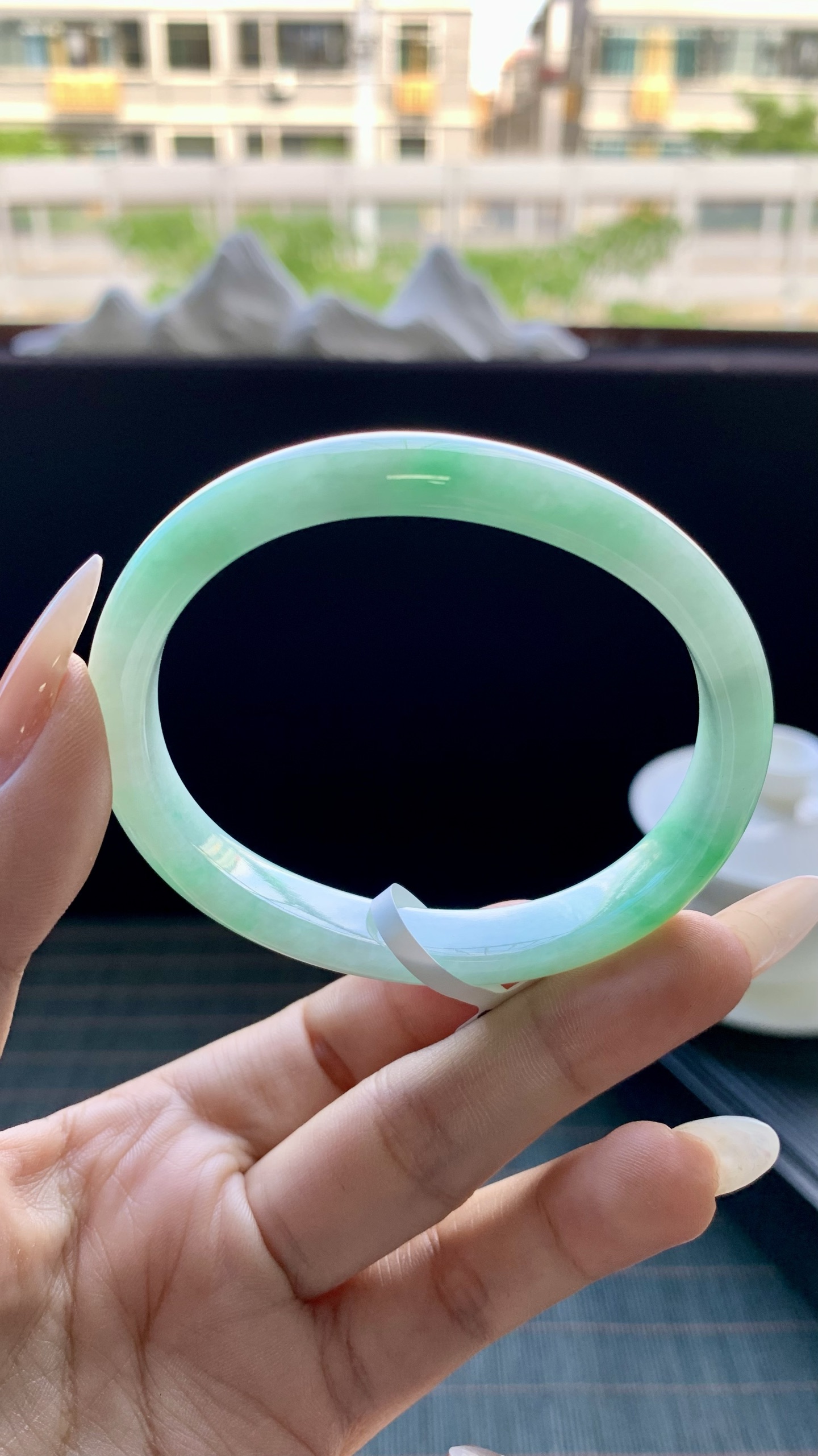 飘阳绿白底青贵妃手镯成品 B0904-169 尺寸：57-11-6.5
