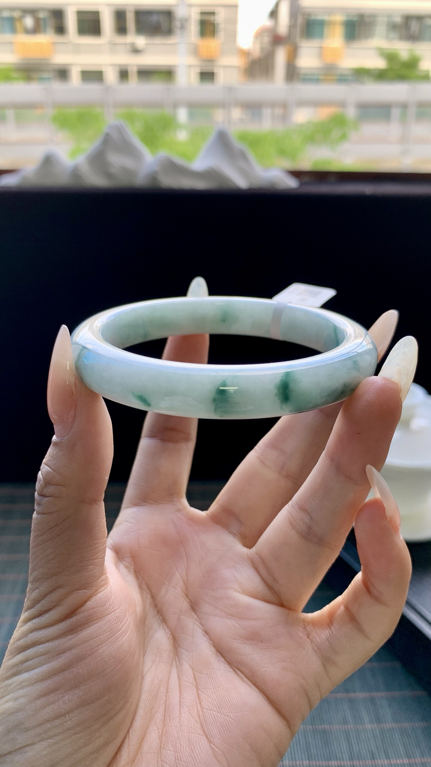 晴底飘花正圈手镯成品 A0817-54 尺寸：59-11-9