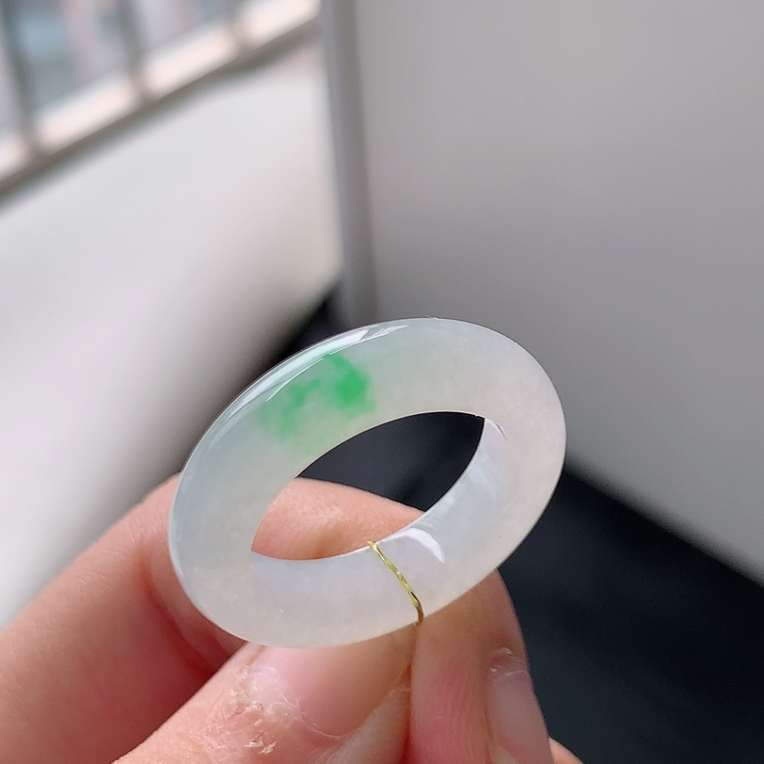 ️ 冰飘绿戒圈 翠色清新，种老底子细腻，佩戴优雅清新 货号101004，26.4-6.0-4.2