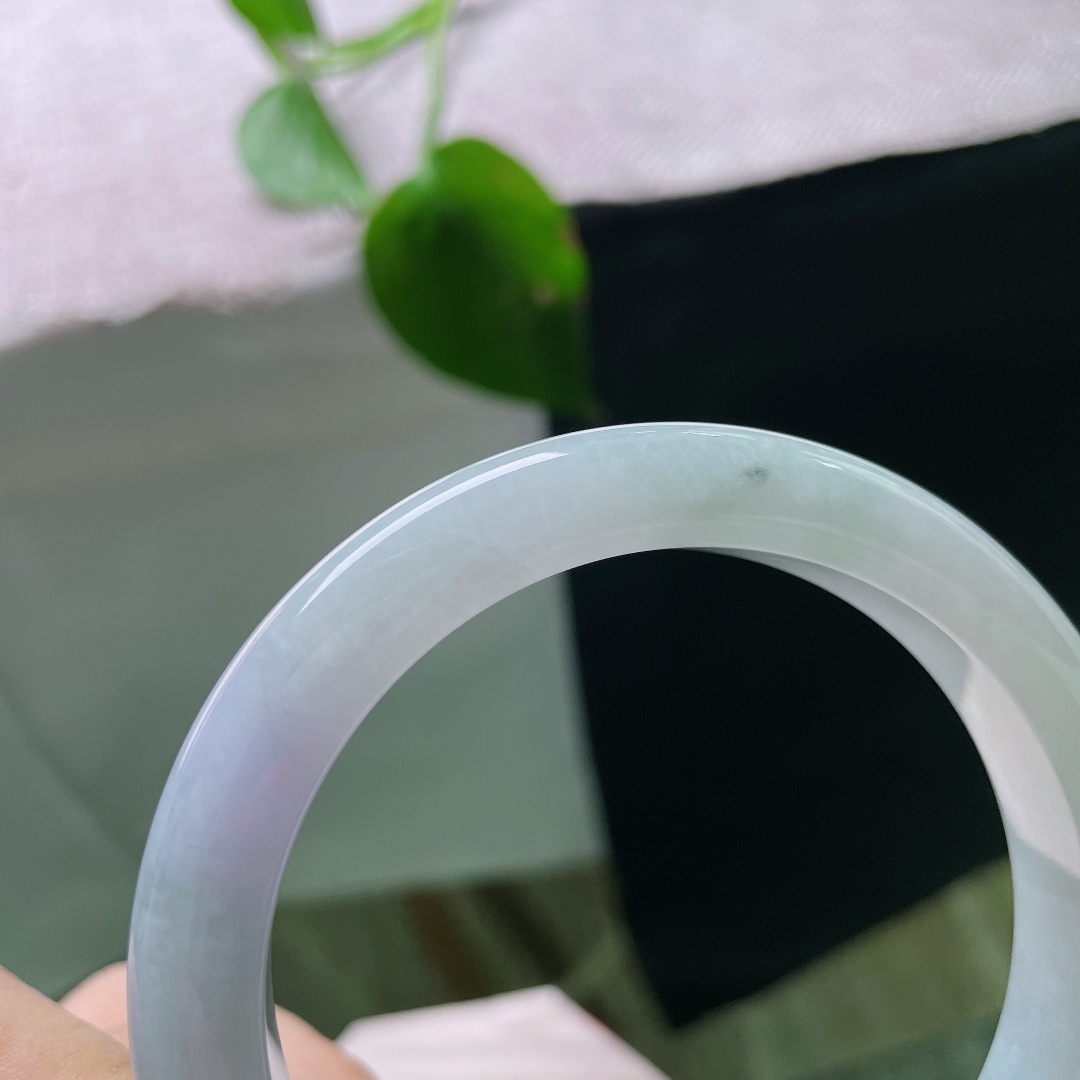 58/11.9/8.8，蓝底正圈，一点皮纹，紫韵若隐若现，色调过渡自然柔美。ss56380a