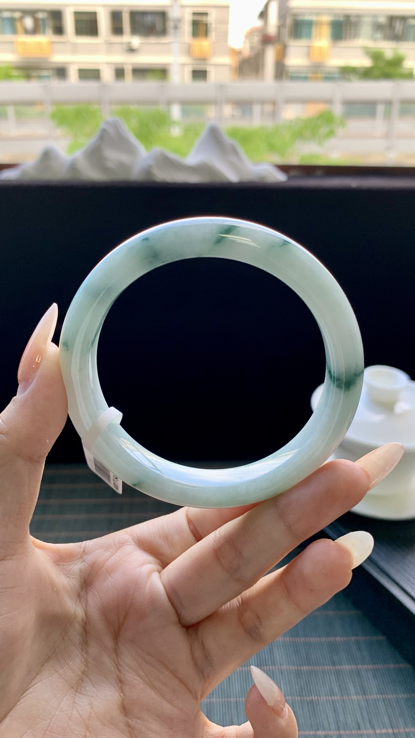 晴底飘花正圈手镯成品 A0817-54 尺寸：59-11-9