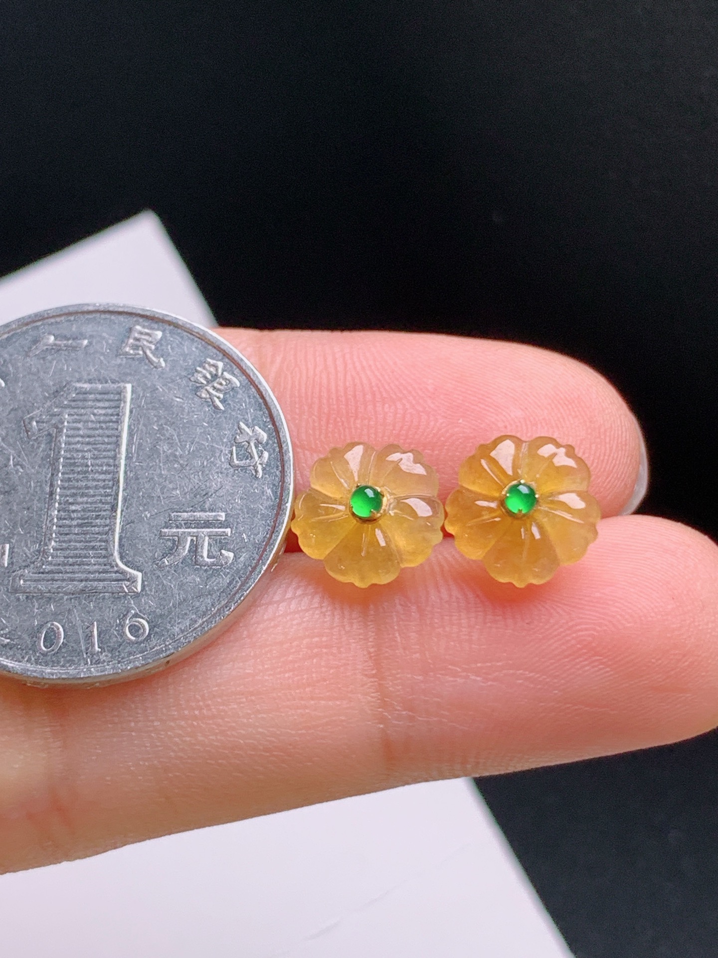 ️ 黄翡小花耳钉，色泽明媚，雕工精致 裸石8.9-6 531004