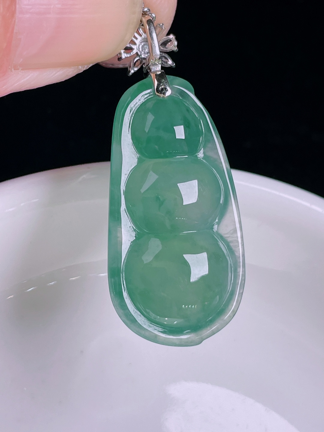 ️冰蓝豆子福豆，18k镶嵌，老种起光，细底通透，尺寸：38.3裸石31.6/16.6/9.4mm1006