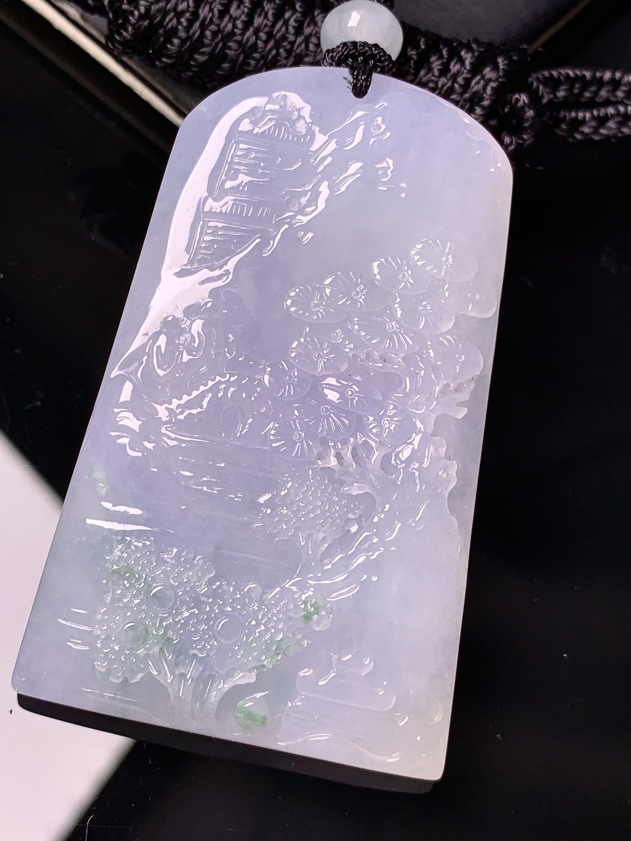 淡紫罗兰山水牌子吊坠 玉质细腻 色泽艳丽清新 水润亮眼 整体尺寸54.6*34*6.2 L1