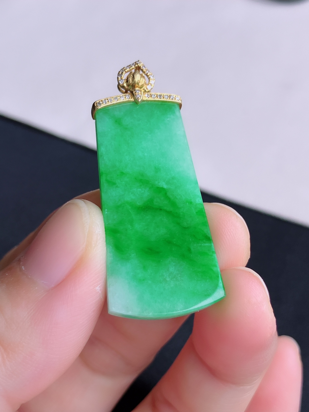 ️，翠绿平安牌，简约时尚，尺寸45/38.6/18.3/3.5/自然光实拍