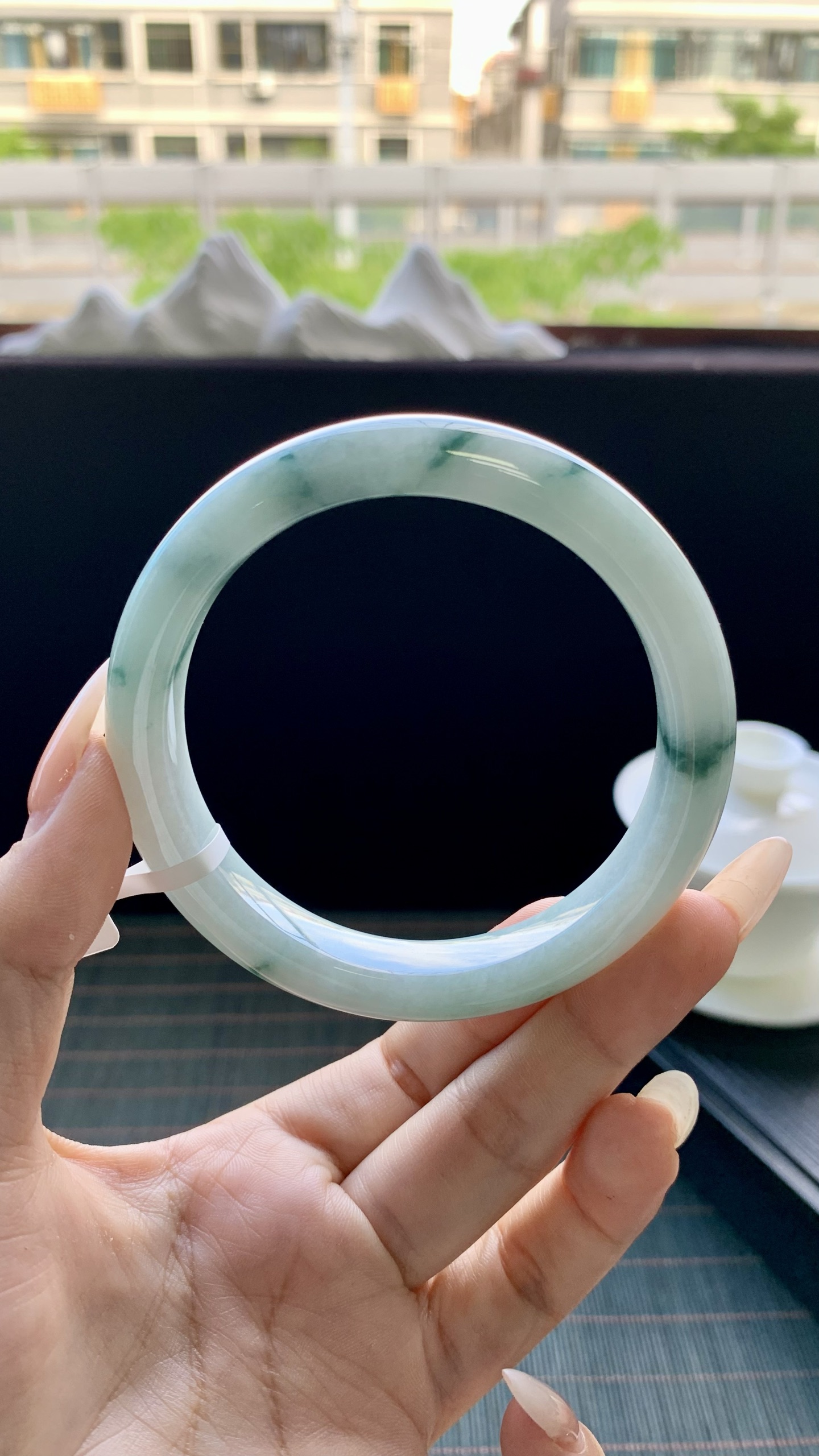晴底飘花正圈手镯成品 A0817-54 尺寸：59-11-9