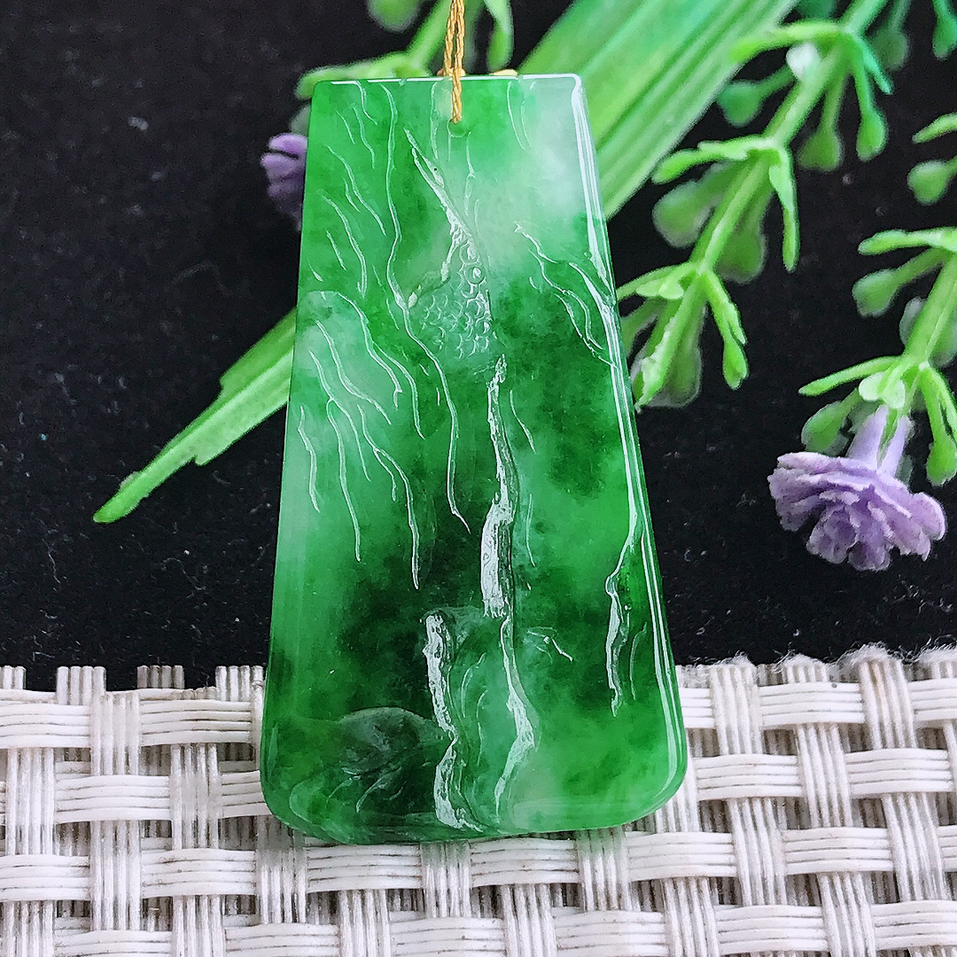 实拍A货翡翠38.6/21.8/3.6老坑冰润辣阳绿小山水牌吊坠翡翠挂件玉牌