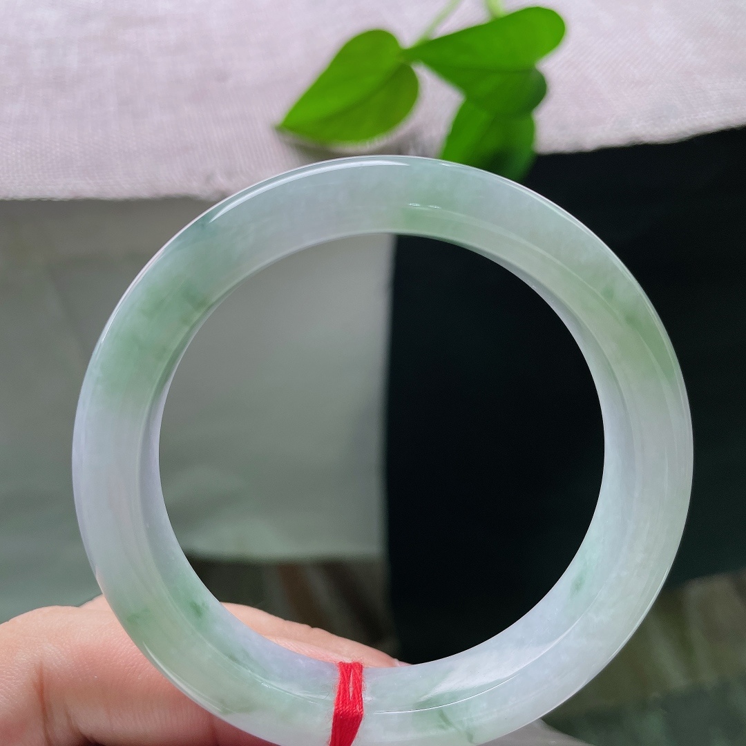 54.7/11.7/8.8，飘花正圈，皮纹，莹润细腻，飘花随性漫开，把飘花独有的朦胧美感尽数展现。ss58386a