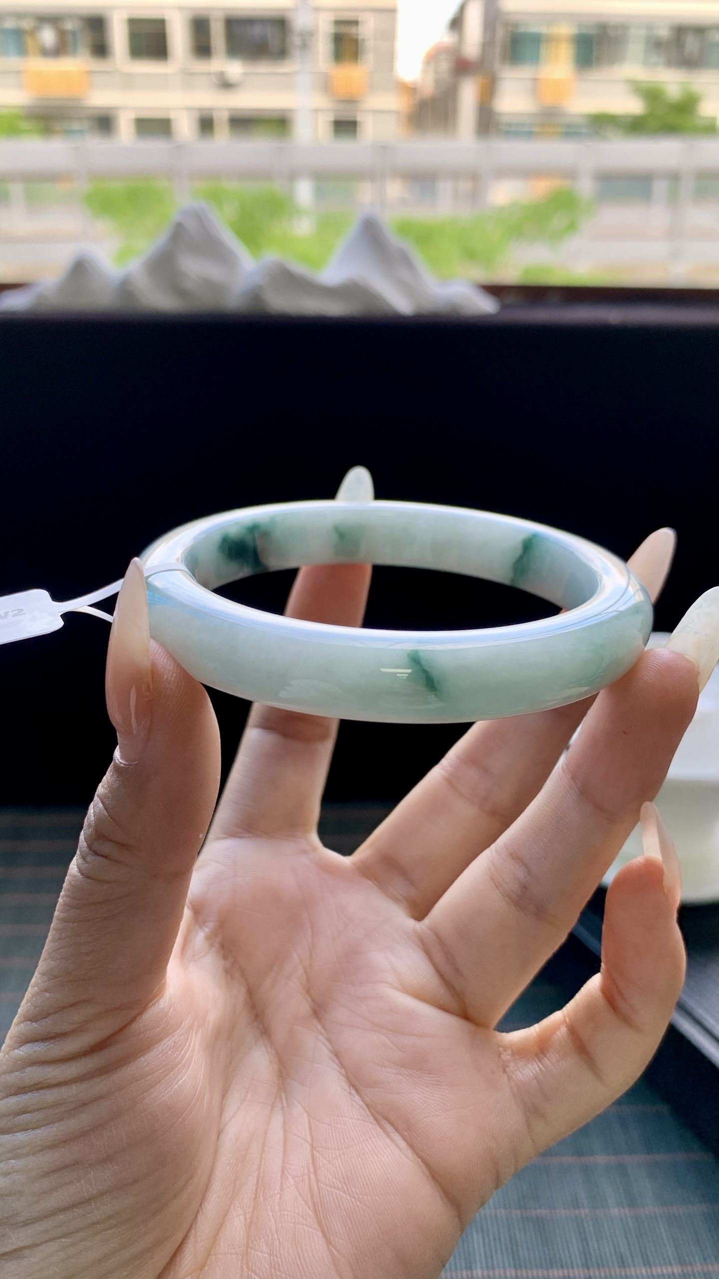 晴底飘花正圈手镯成品 A0817-54 尺寸：59-11-9