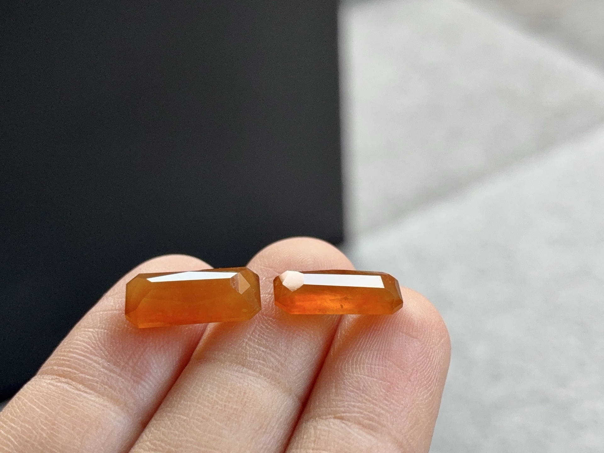 ️ 红马鞍一对 尺寸：13×6.4×4/12.7×6.3×3