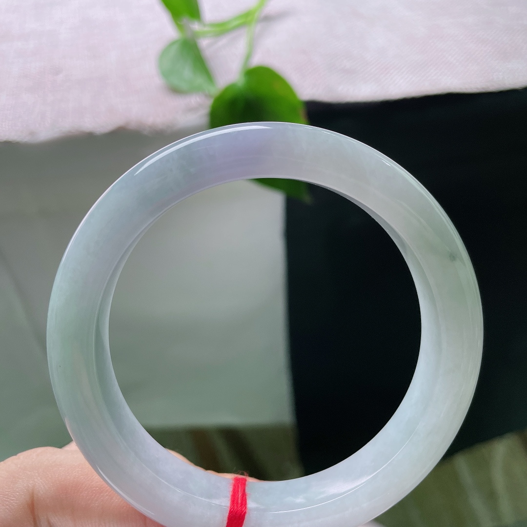 58/11.9/8.8，蓝底正圈，一点皮纹，紫韵若隐若现，色调过渡自然柔美。ss56380a