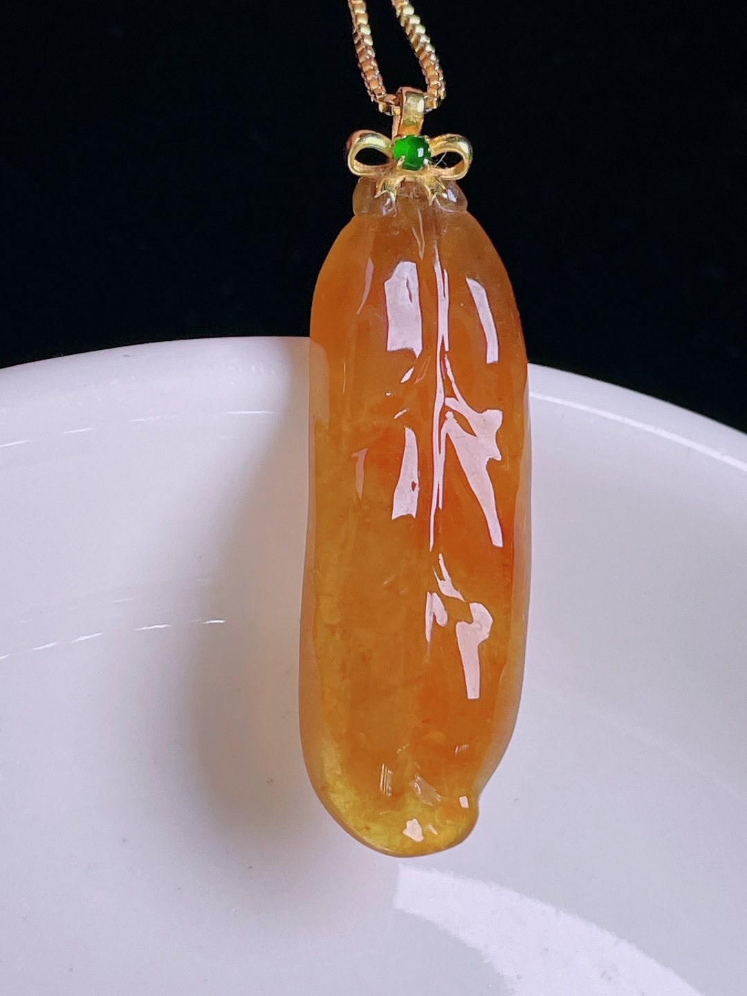 红翡树叶/叶子，18k镶嵌，老种起光，细底通透，尺寸：37.3裸石33.8/11.7/4mm1006