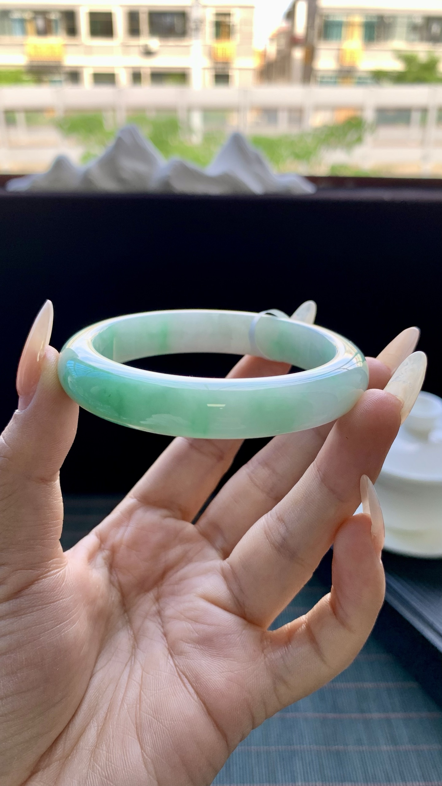 飘阳绿白底青正圈手镯成品 A0516-4 尺寸：54-11.5-8，16-4