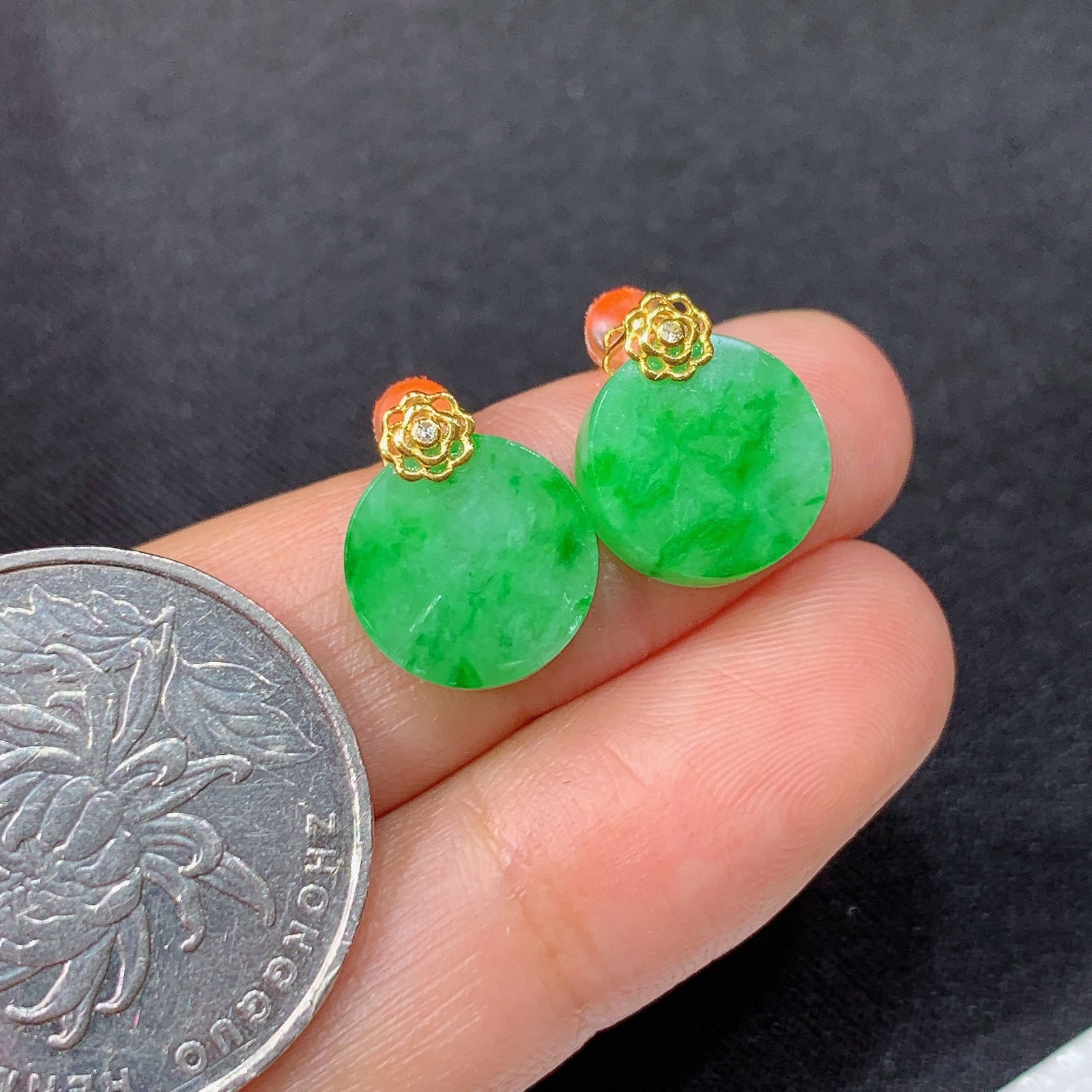 飘绿圆牌耳钉，18k金镶嵌，简约时尚，冰润细腻，种水足，Zha 尺寸10.8*2.9