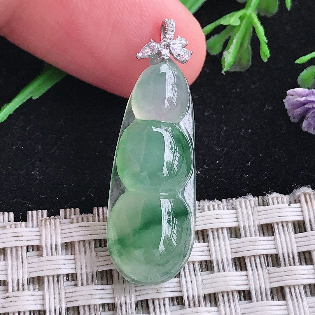 实拍A货翡翠28.5/10.8/5.8老坑18k金镶嵌冰种冰飘花四季豆吊坠