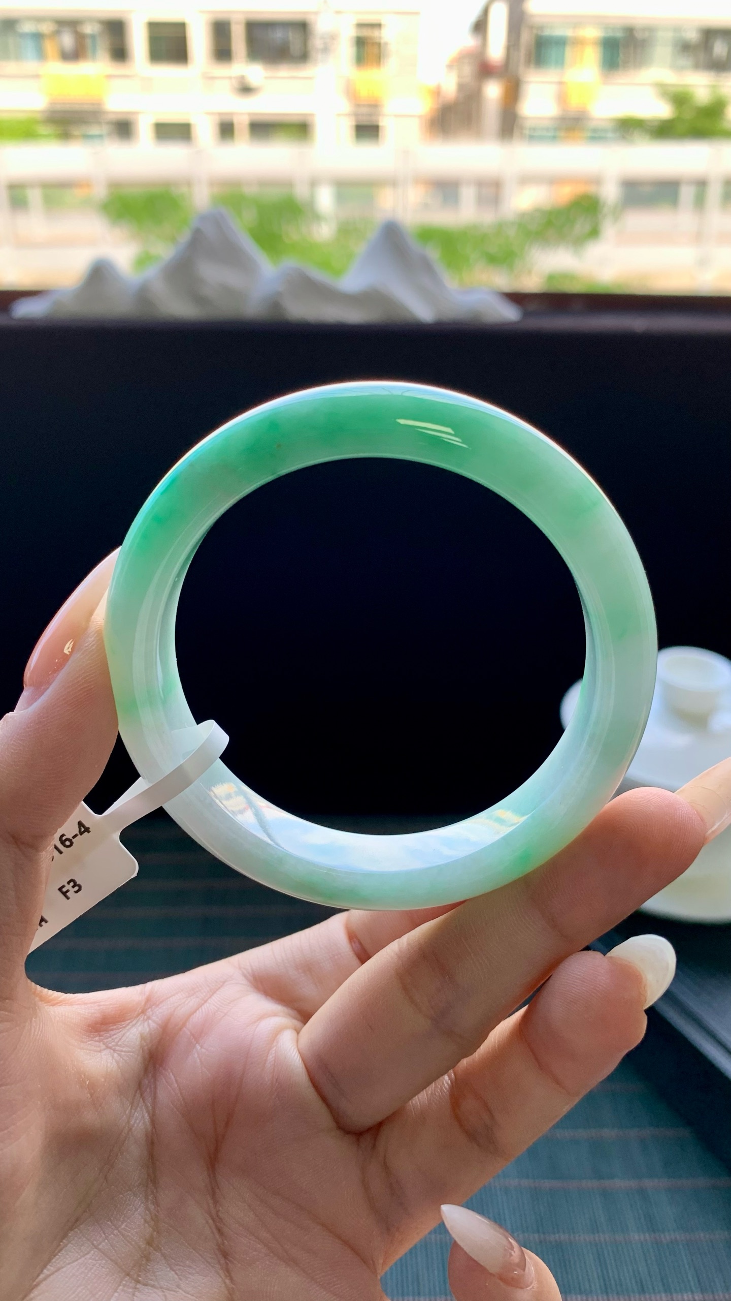 飘阳绿白底青正圈手镯成品 A0516-4 尺寸：54-11.5-8，16-4