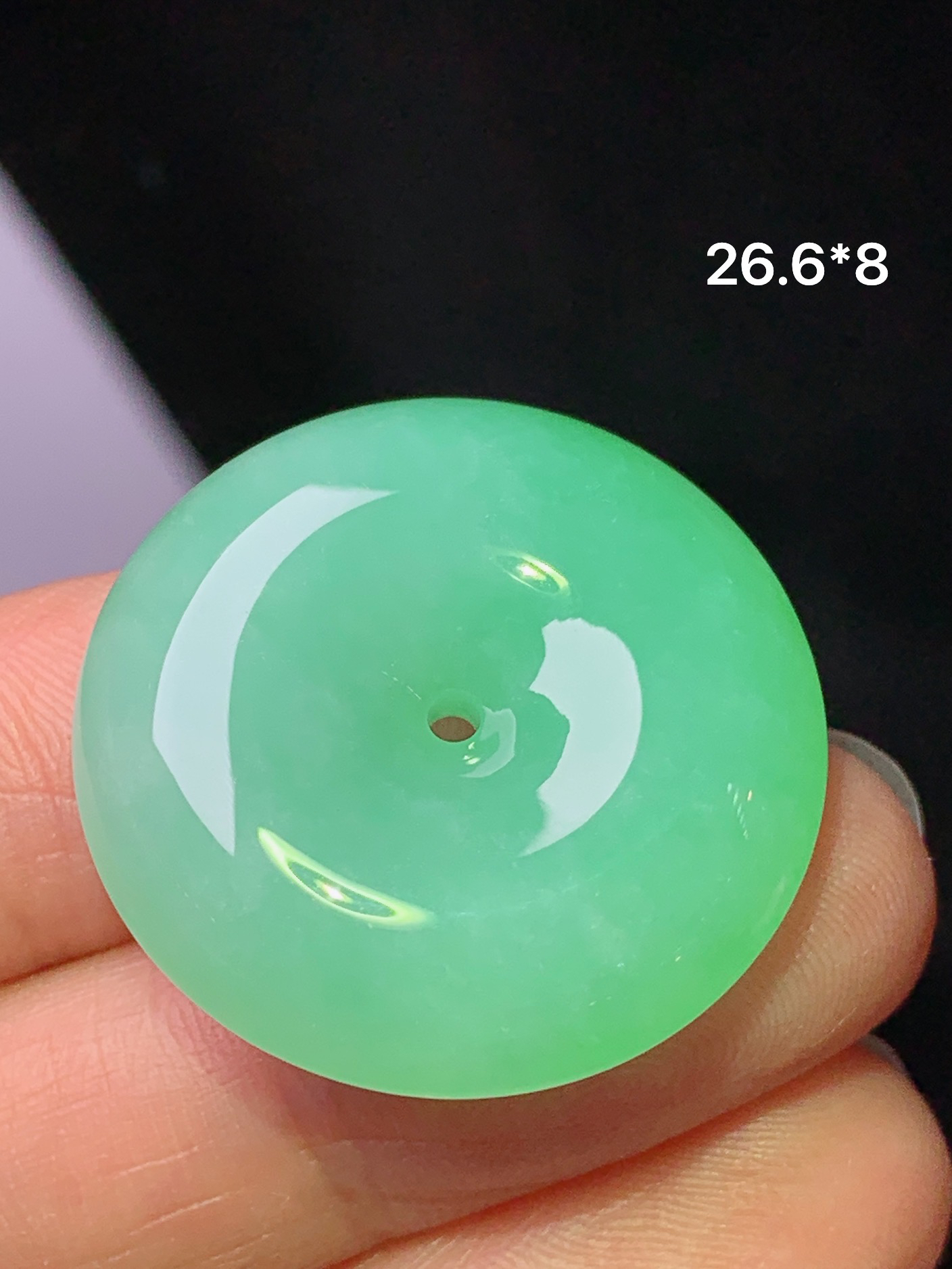 阳绿平安扣吊坠 玉质细腻 色泽艳丽清新 水润亮眼 整体尺寸26.6*8 c1
