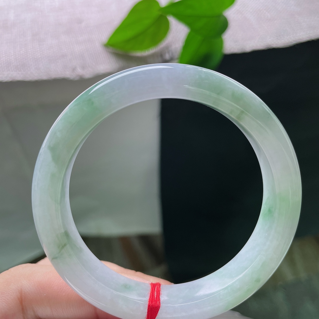 54.7/11.7/8.8，飘花正圈，皮纹，莹润细腻，飘花随性漫开，把飘花独有的朦胧美感尽数展现。s