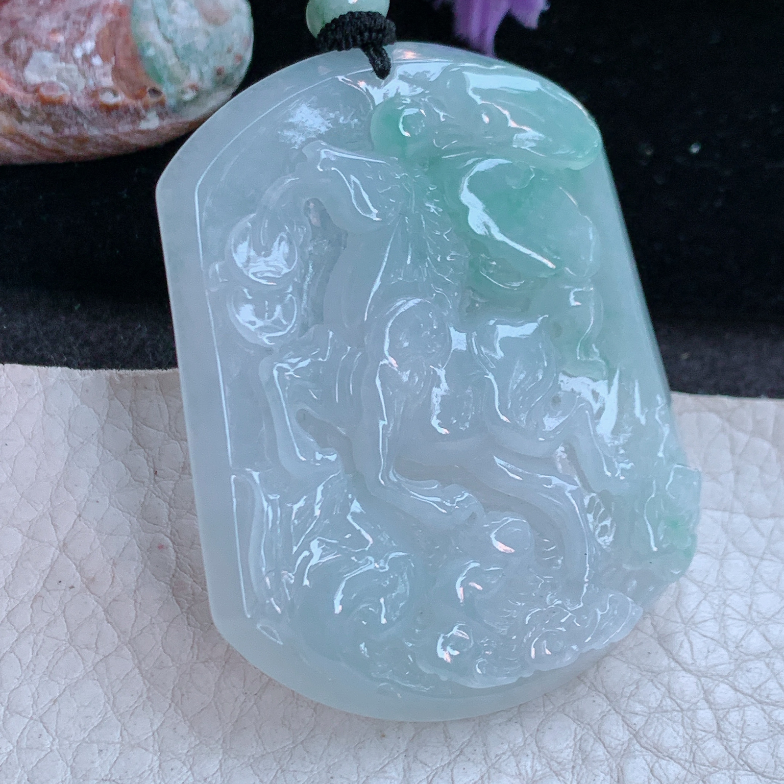 Mut实拍57*45*6.3缅甸翡翠A货飘花马上发财 马到功成玉吊坠