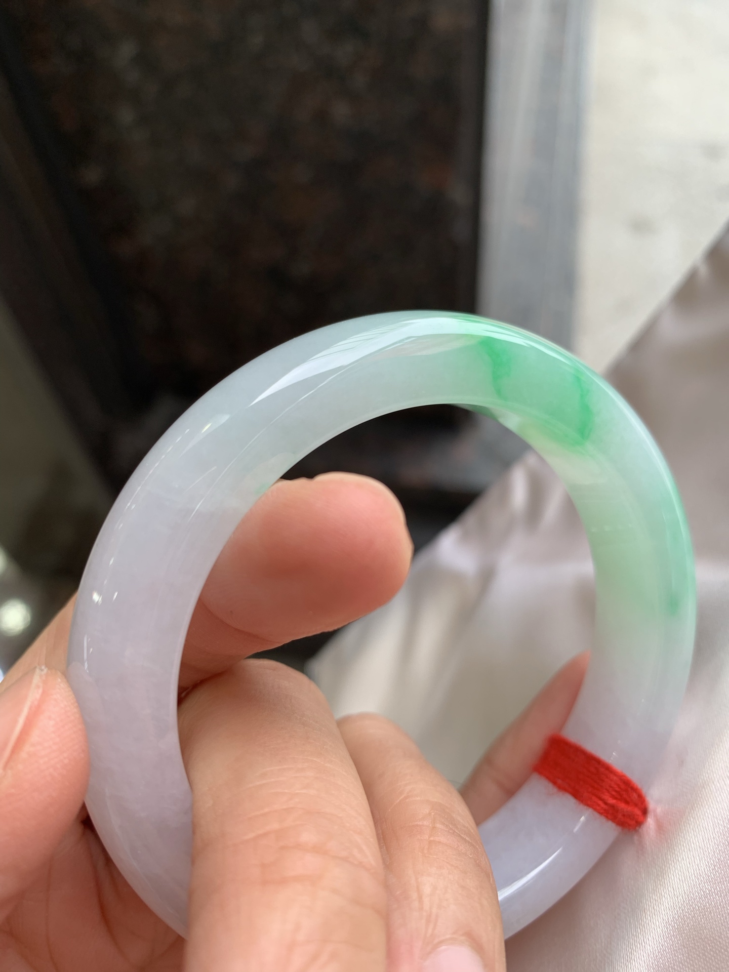 正圈飘绿 微细纹 尺寸：56.2/12.6/9.6 色阳