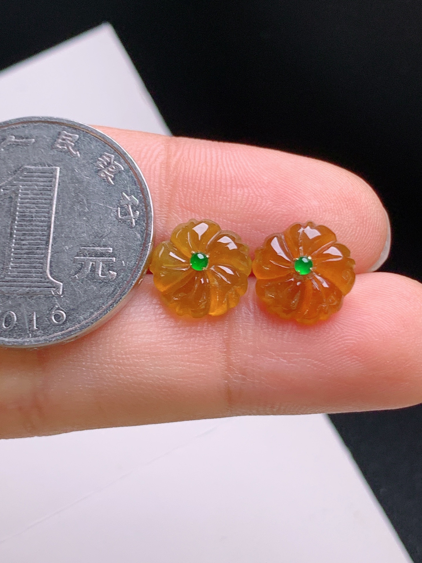 ️ 黄翡小花耳钉，雕工灵动，色泽匀净 裸石10.4-3 081004