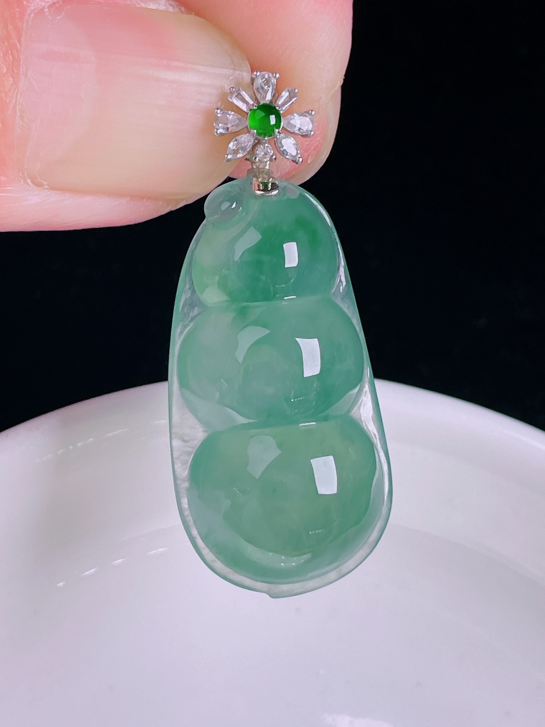 ️冰蓝豆子福豆，18k镶嵌，老种起光，细底通透，尺寸：38.3裸石31.6/16.6/9.4mm1006