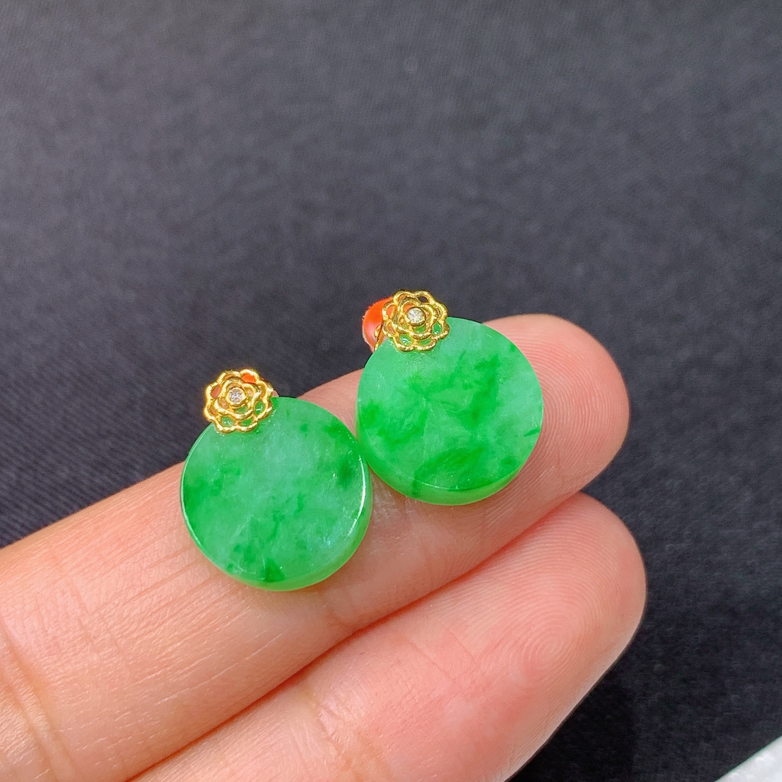 飘绿圆牌耳钉，18k金镶嵌，简约时尚，冰润细腻，种水足，Zha 尺寸10.8*2.9