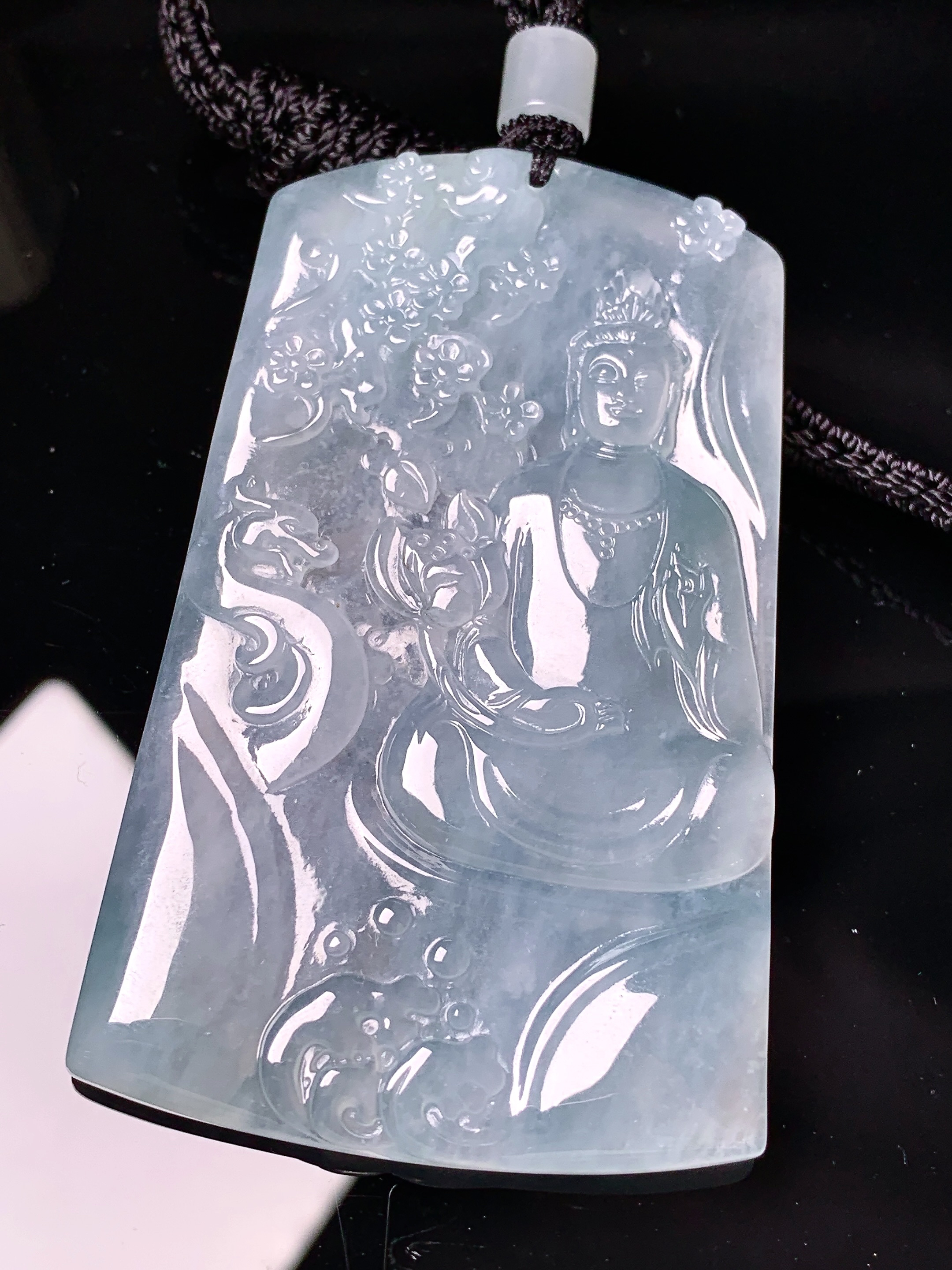 冰种观音菩萨吊坠 玉质细腻 色泽艳丽清新 水润亮眼 整体尺寸67.2*40.7*5.2 L1