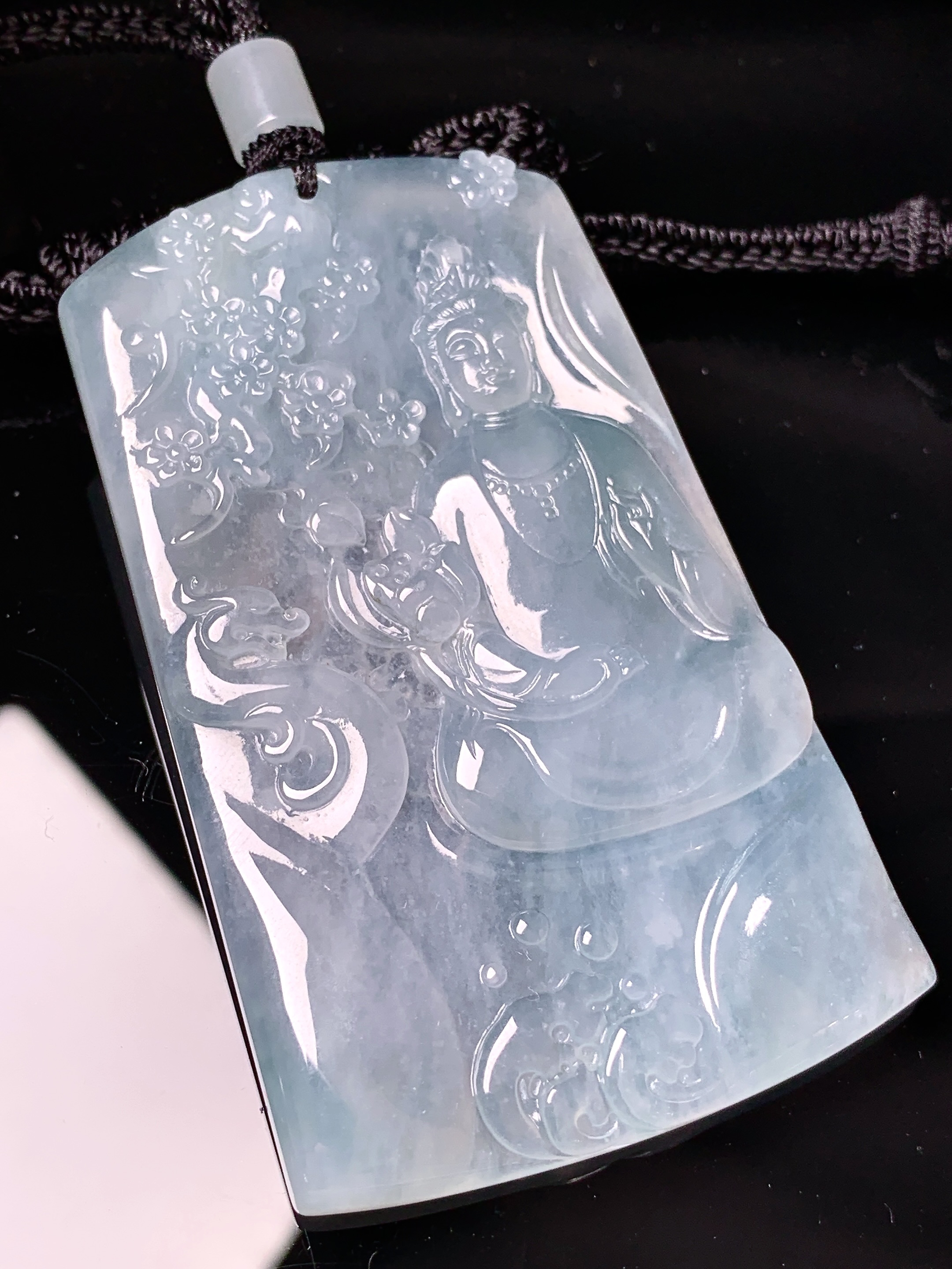 冰种观音菩萨吊坠 玉质细腻 色泽艳丽清新 水润亮眼 整体尺寸67.2*40.7*5.2 L1
