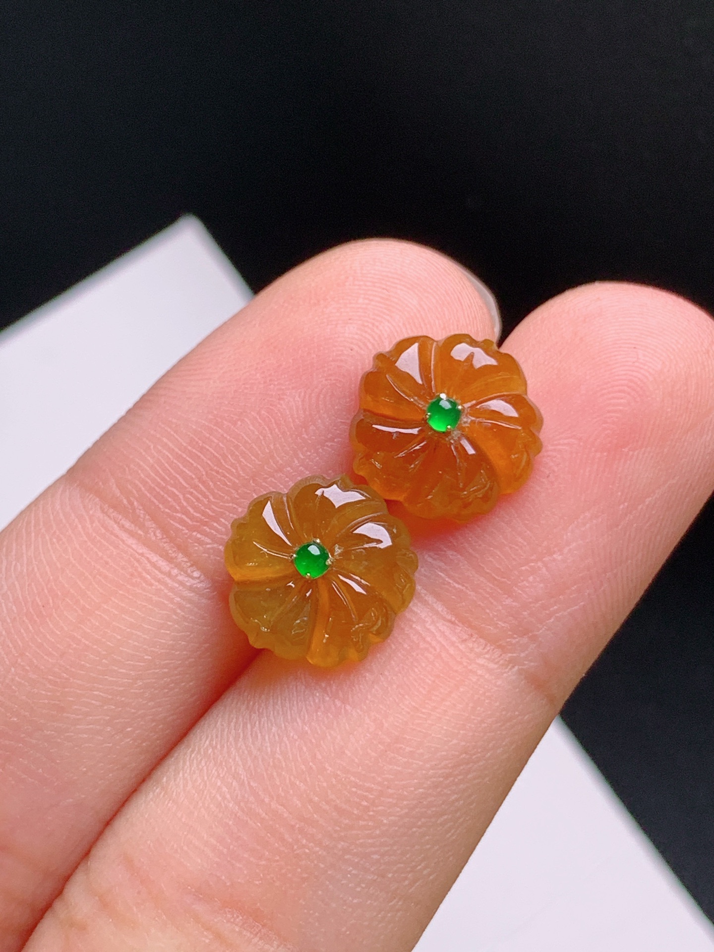 ️ 黄翡小花耳钉，雕工灵动，色泽匀净 裸石10.4-3 081004