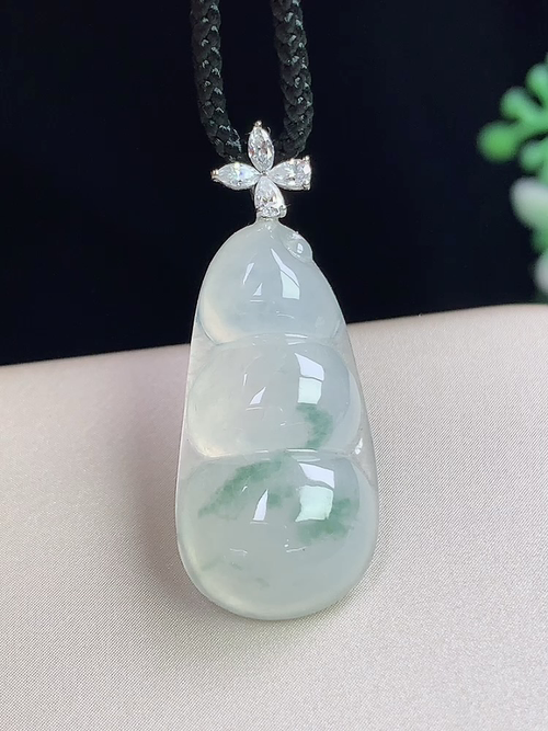 18k金镶冰飘花福豆，无裂，尺寸24.5-12.2-5.6mm，S06fcy