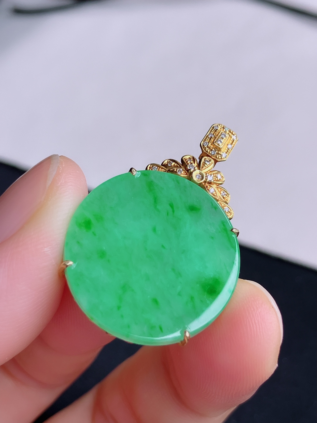 ️，翠绿无事牌，简约时尚，尺寸32/23/5.6/自然光实拍
