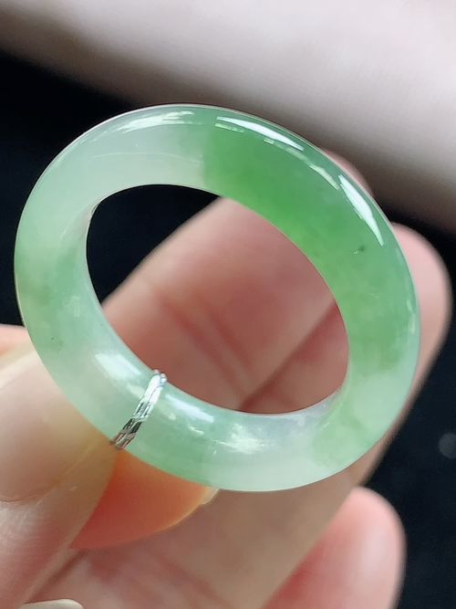 冰飘绿戒圈，无裂，内径尺寸18.2-5.8-3.6mm，17号手寸，S06tdy