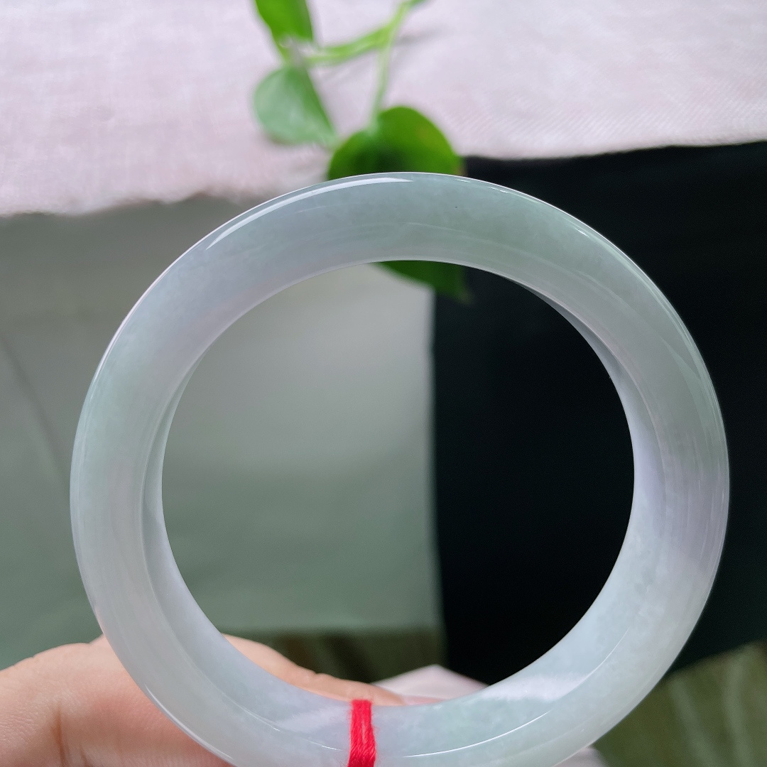 58/11.9/8.8，蓝底正圈，一点皮纹，紫韵若隐若现，色调过渡自然柔美。ss56380a