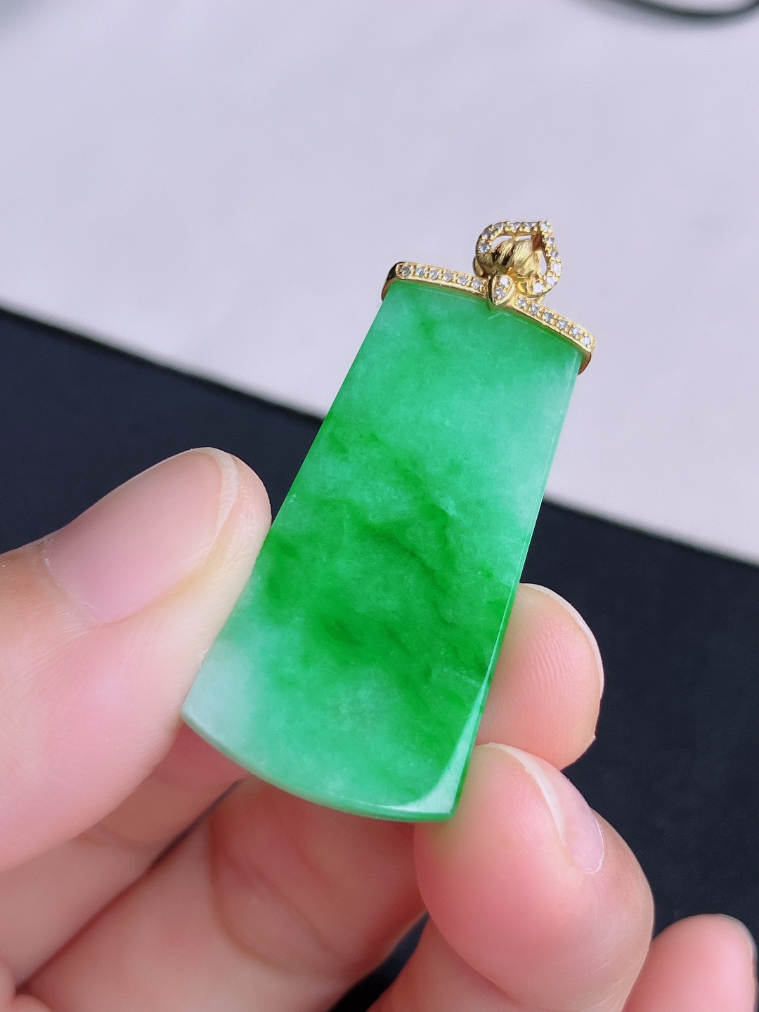 ️，翠绿平安牌，简约时尚，尺寸45/38.6/18.3/3.5/自然光实拍