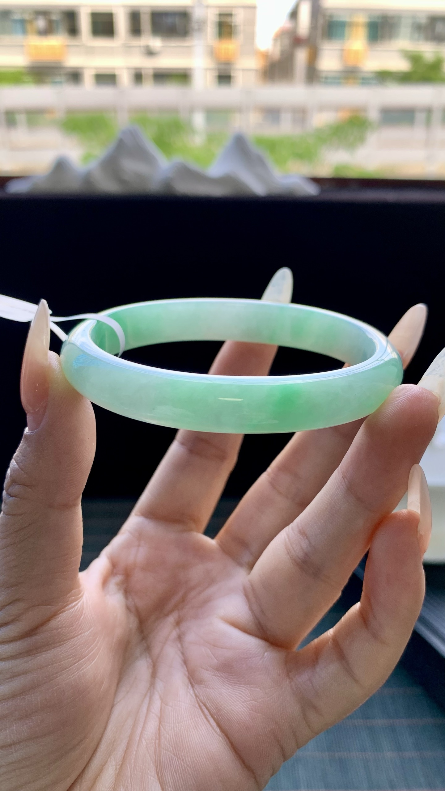 飘阳绿白底青贵妃手镯成品 B0904-169 尺寸：57-11-6.5