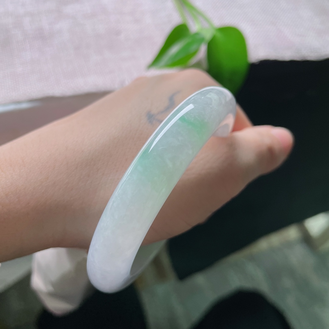 56.7/11.9/9.5淡春彩正圈，水润细腻，优雅永不过时，甜美，一点皮纹，ss59529a