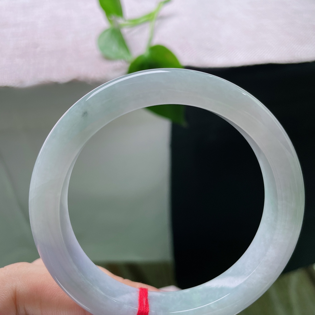 58/11.9/8.8，蓝底正圈，一点皮纹，紫韵若隐若现，色调过渡自然柔美。ss56380a