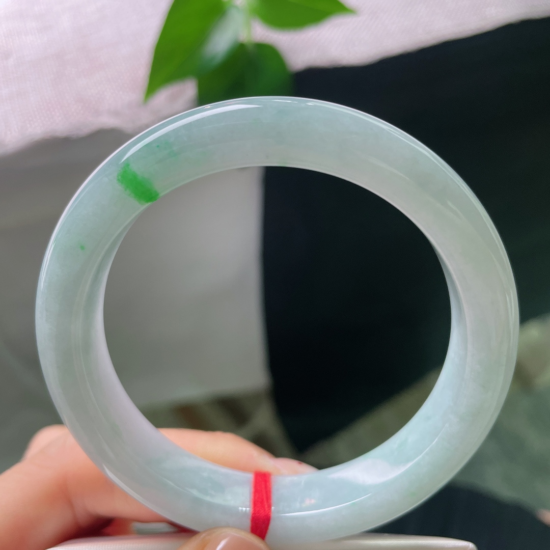 57.1/12.1/9.2，飘绿正圈，水头好，种老，细腻，惊鸿一笔，是山水，也是诗意。无裂，5972