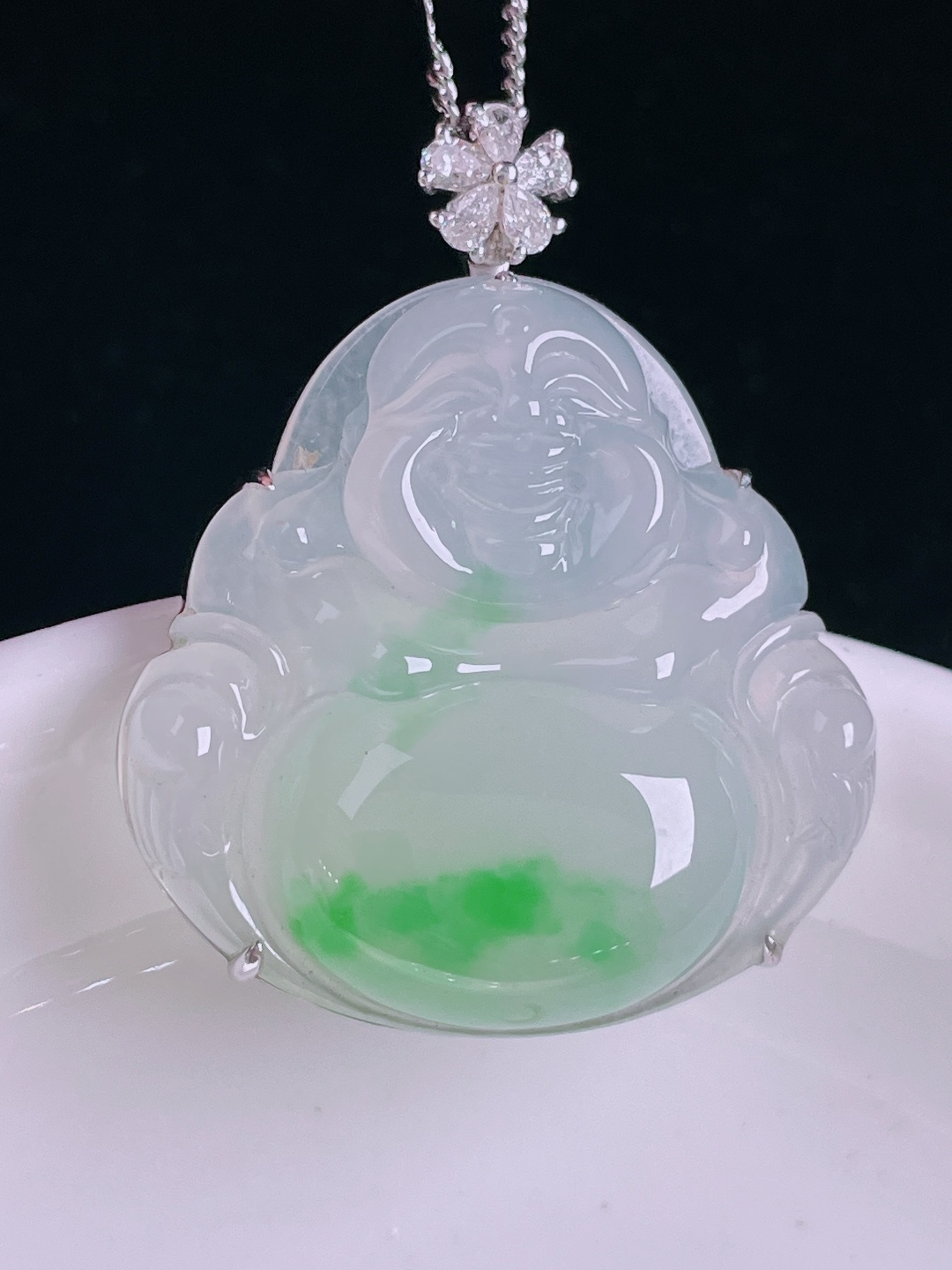 ️飘绿佛公，18k镶嵌，老种起光，细底通透，尺寸：34.8/28.4/7.6裸石28/28.4/5.4mm1006