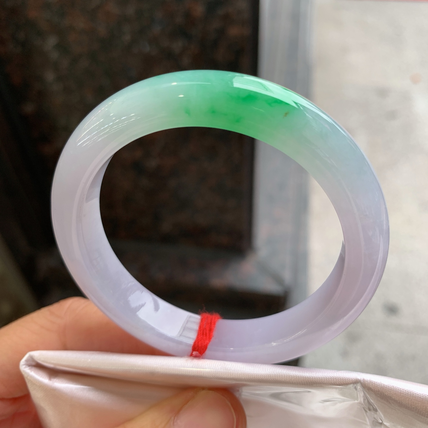 正圈紫底飘绿 无裂 尺寸：51.8/10.2/8.2 小圈口