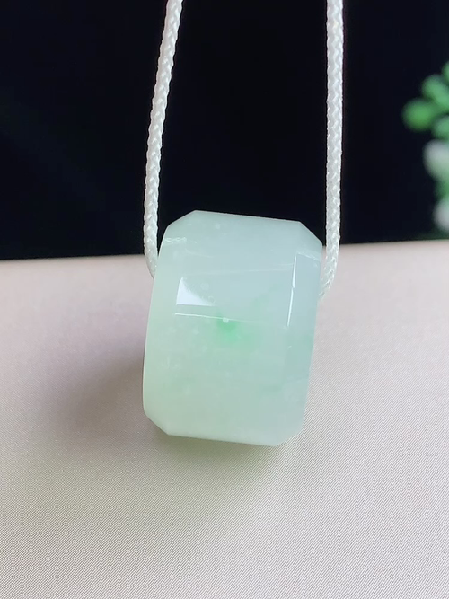 飘绿路路通，无裂，尺寸17.4-12.9mm，S06mdy